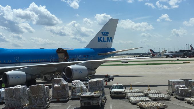 Air France Lounge ORD | Blick auf ein KLM Flugzeug