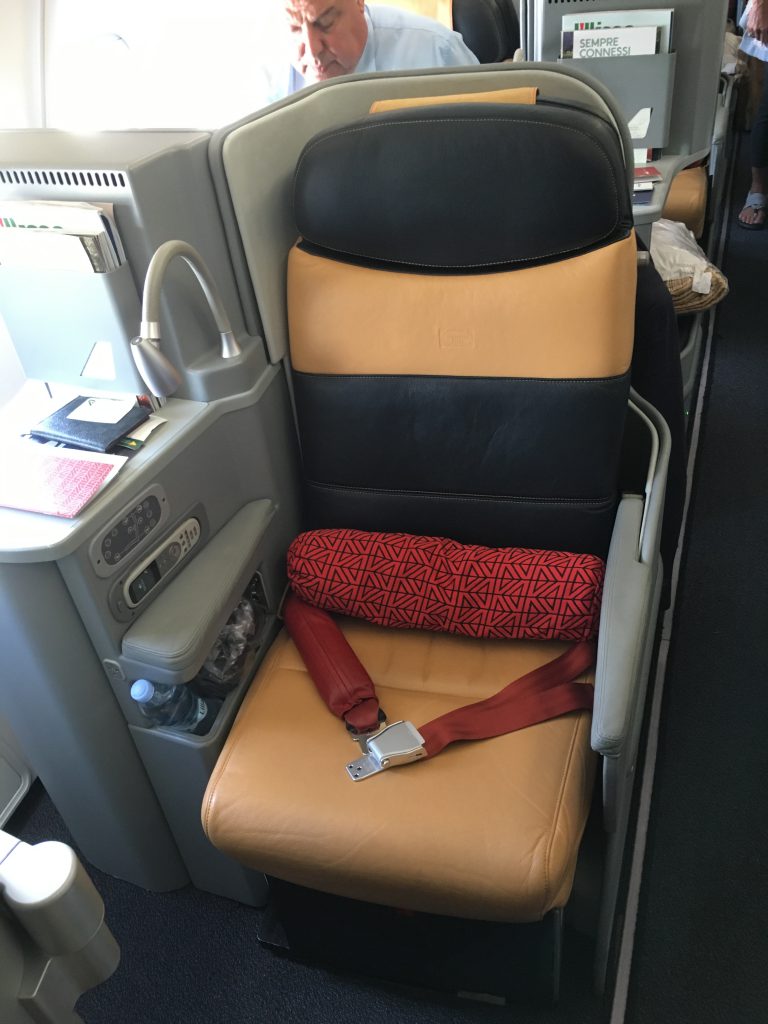 alitalia_business_class_a330_ord_fco-12