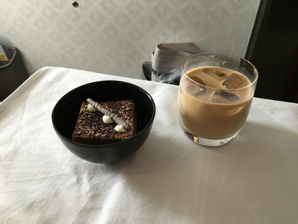 garuda_indonesia_business_class_boeing_737-28