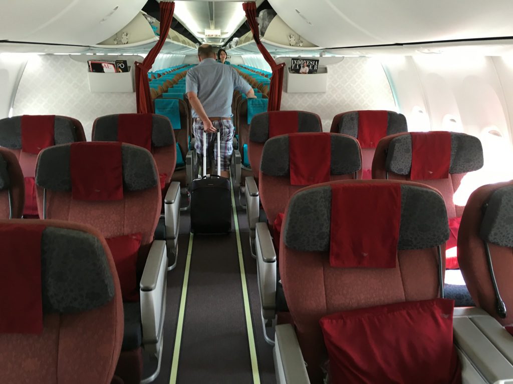 garuda_indonesia_business_class_boeing_737-6