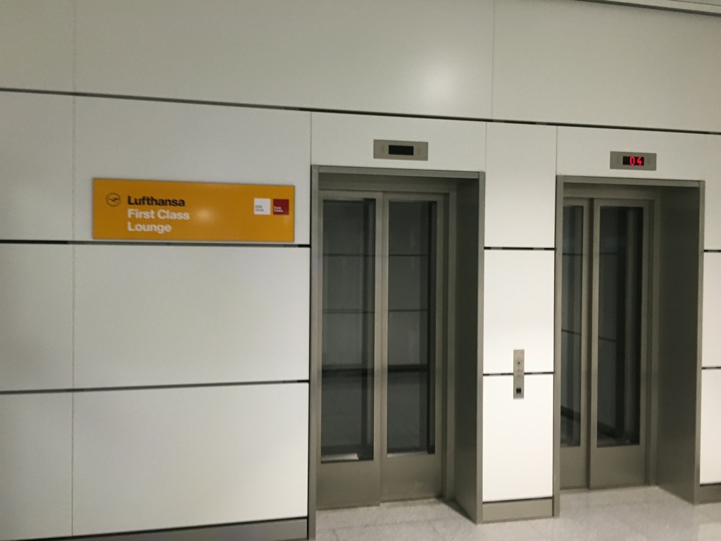 lufthansa_first_class_lounge_muc_satellit-1