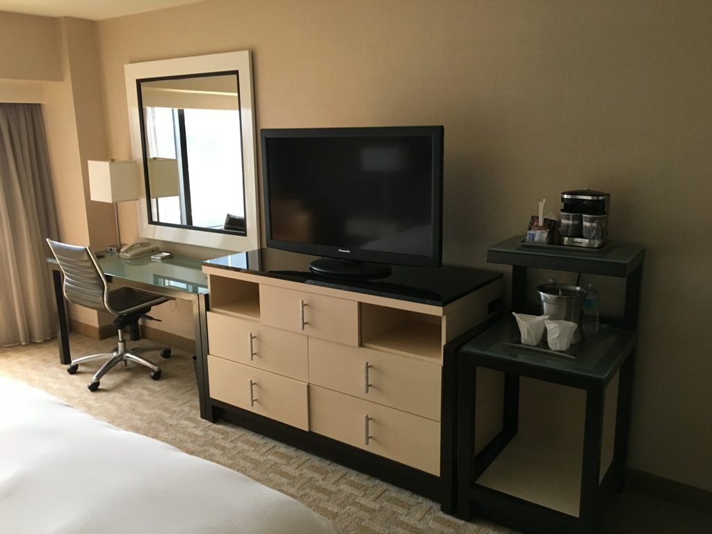 hilton-lax-airport-4