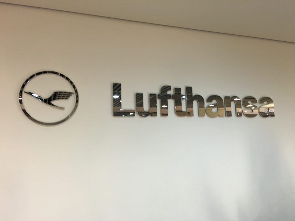 lufthansa-senator-lounge-paris-cdg-10