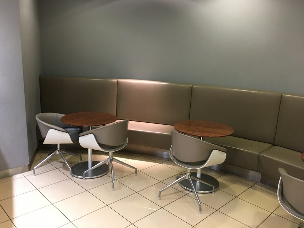 lufthansa-senator-lounge-paris-cdg-11
