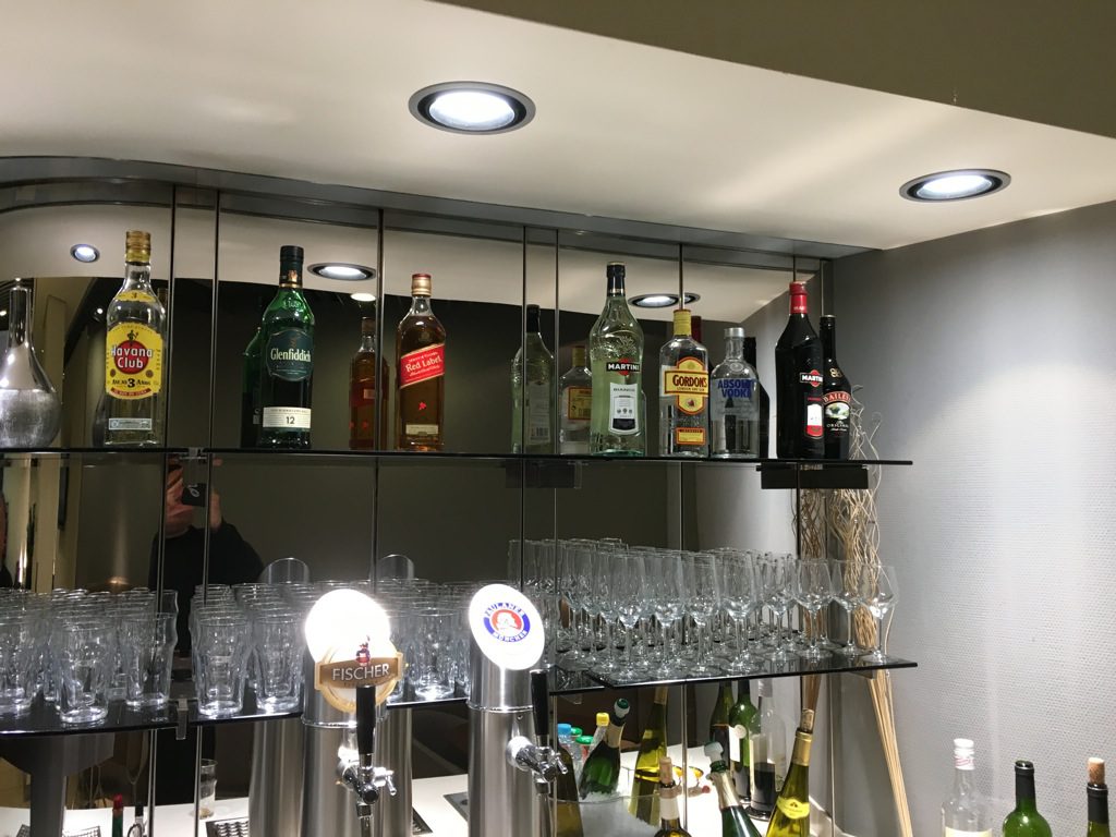 lufthansa-senator-lounge-paris-cdg-14