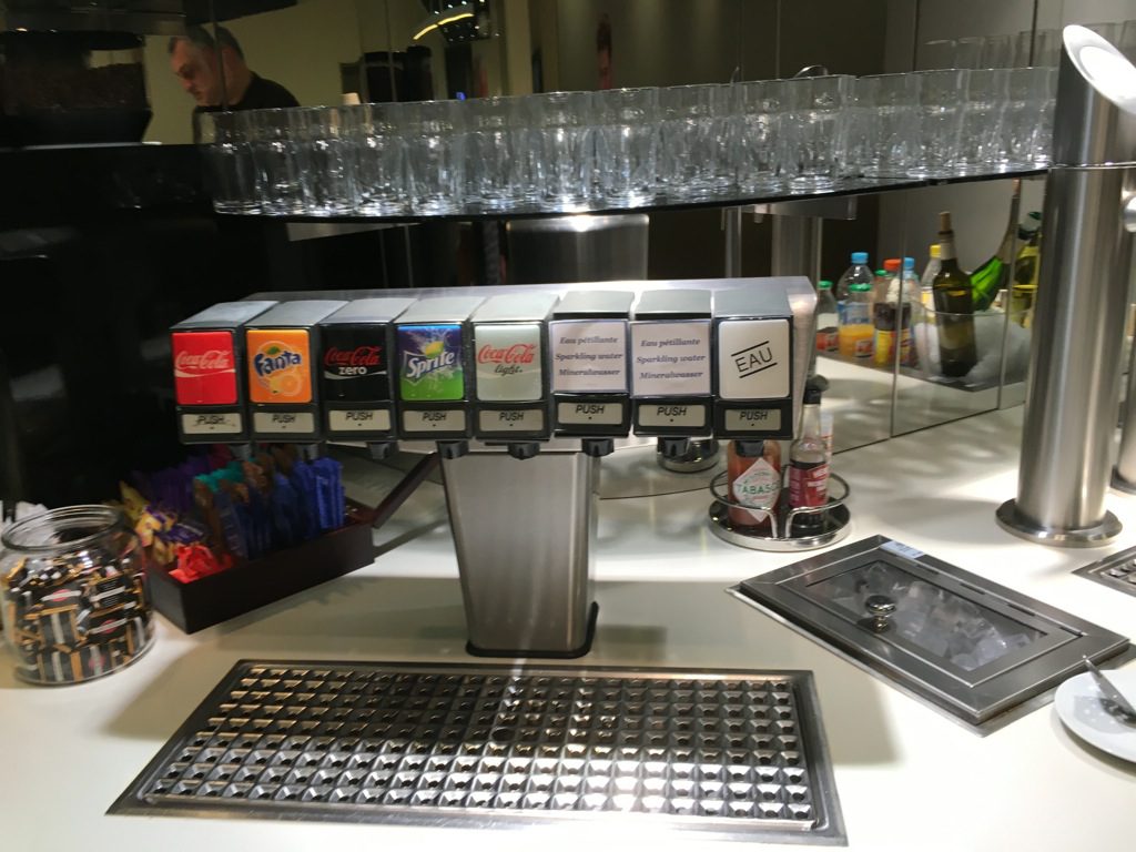 lufthansa-senator-lounge-paris-cdg-15