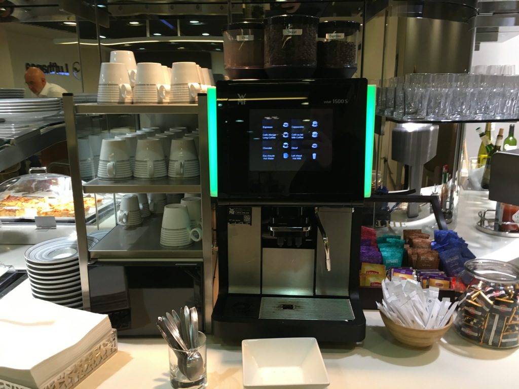 lufthansa-senator-lounge-paris-cdg-16