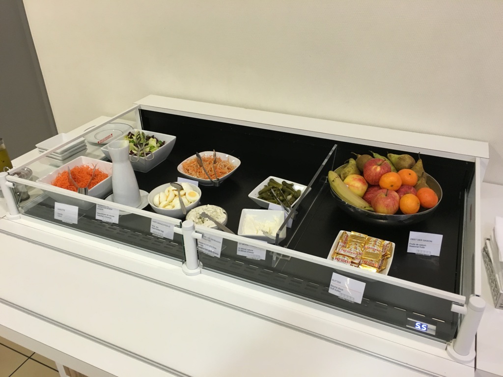 lufthansa-senator-lounge-paris-cdg-17