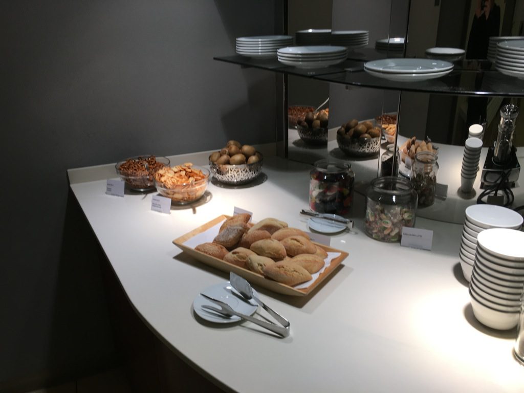 lufthansa-senator-lounge-paris-cdg-18