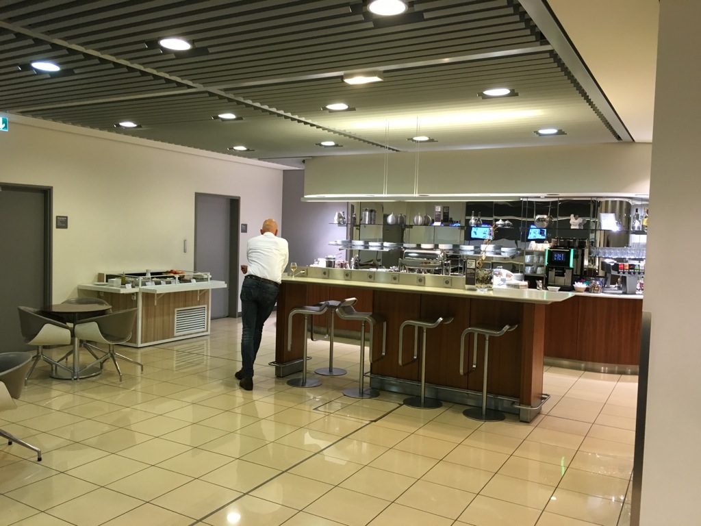 lufthansa-senator-lounge-paris-cdg-9