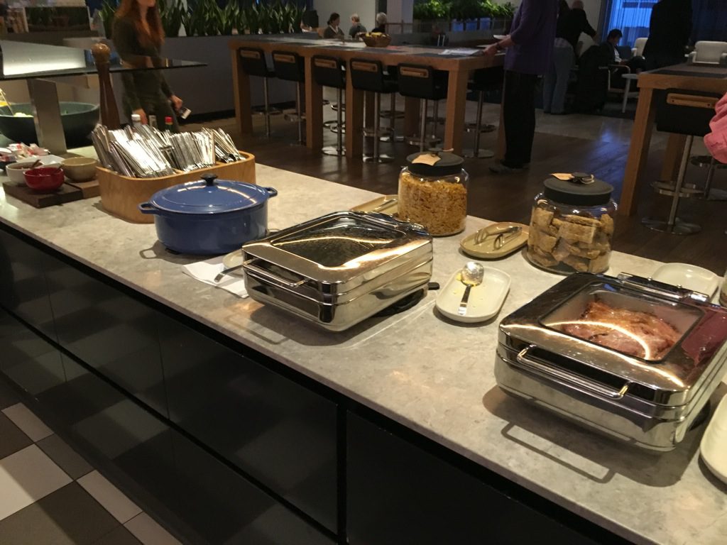 qantas-business-lounge-domestic-perth-13