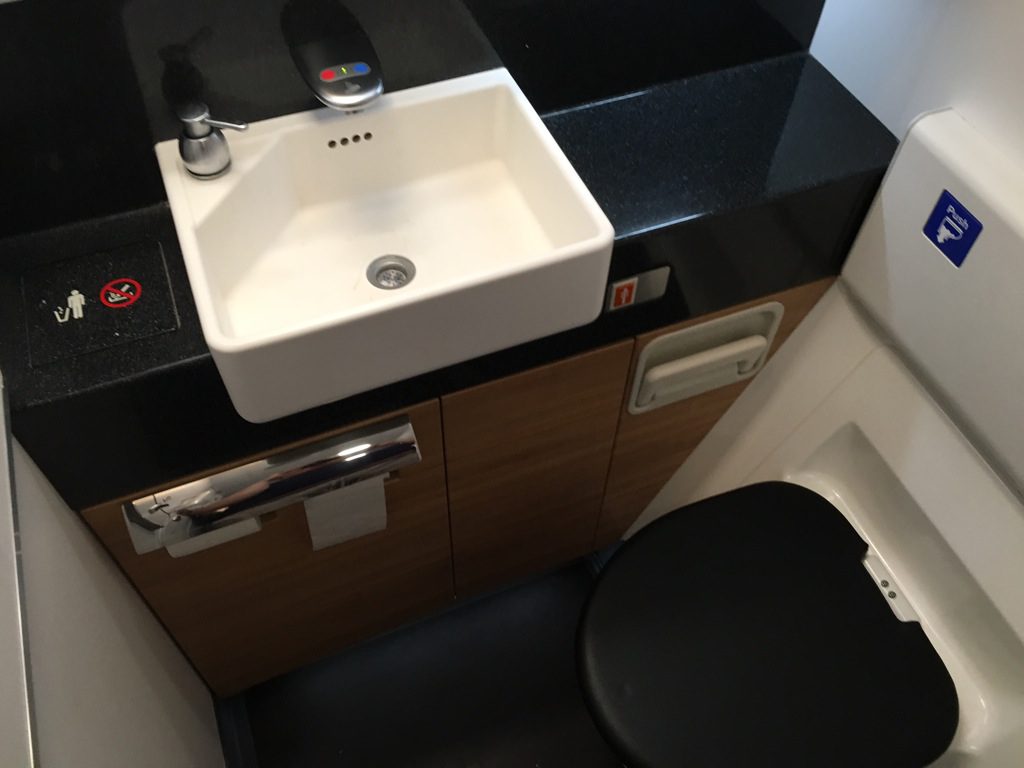 swiss-first-class-boein777-12