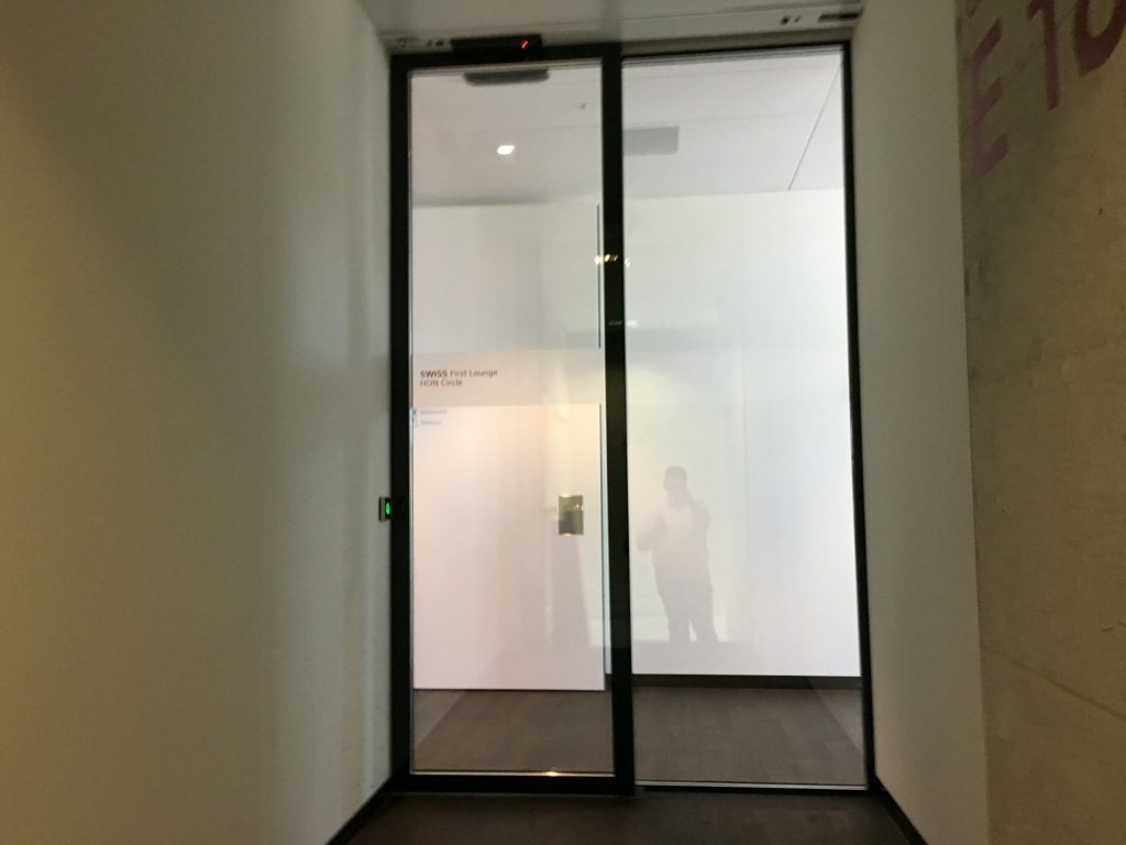 swiss-first-class-lounge-e-1
