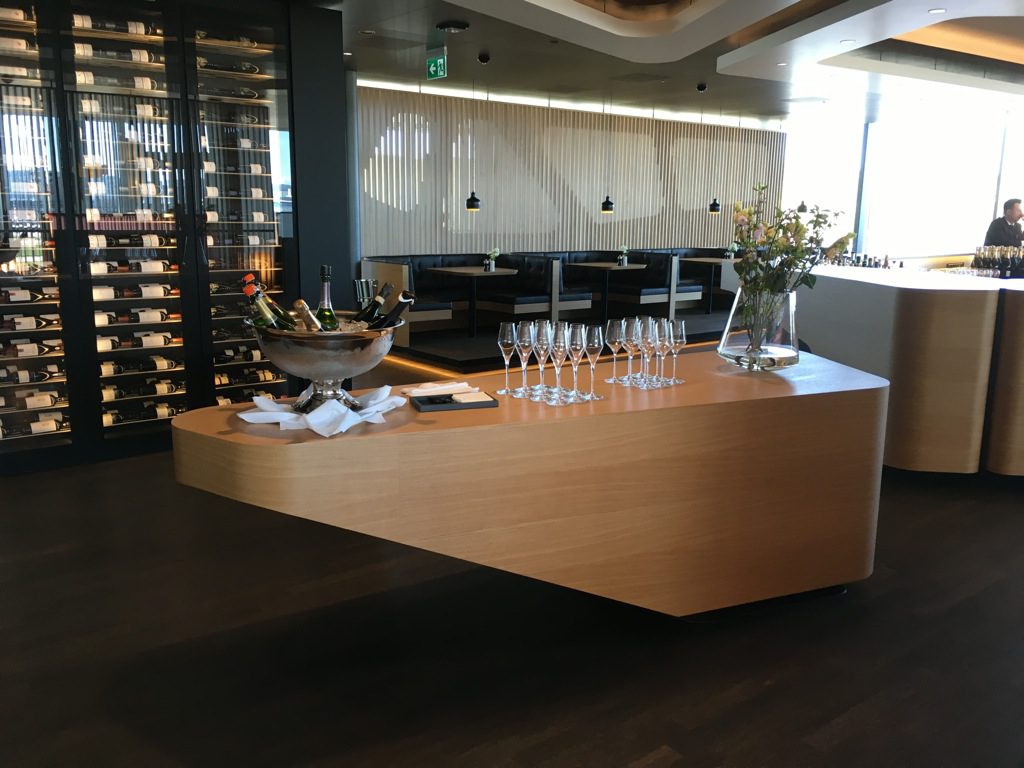 swiss-first-class-lounge-e-13
