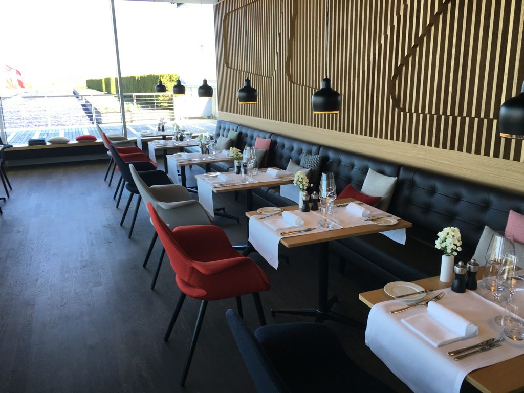 swiss-first-class-lounge-e-17