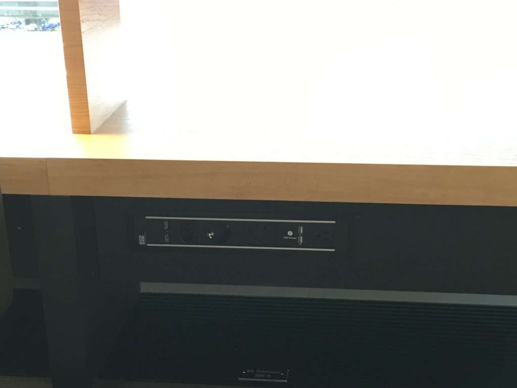 swiss-first-class-lounge-e-25