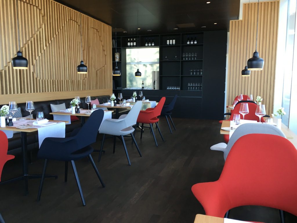 swiss-first-class-lounge-e-36