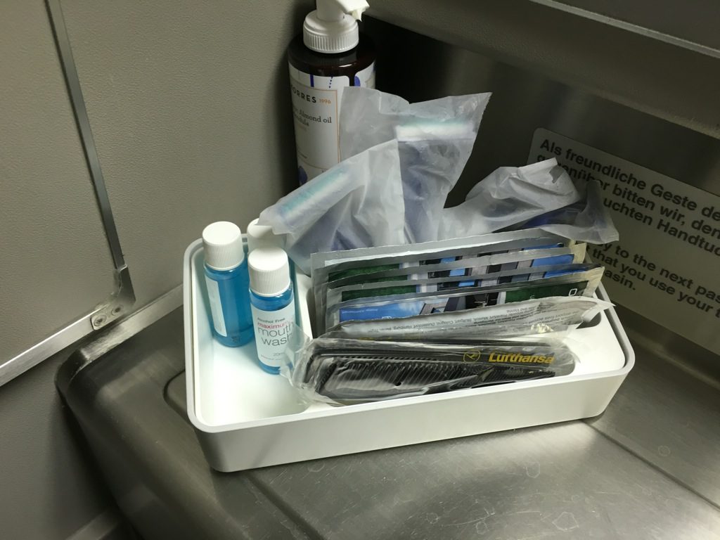 lufthansa-business-class-boeing-744-sea-25