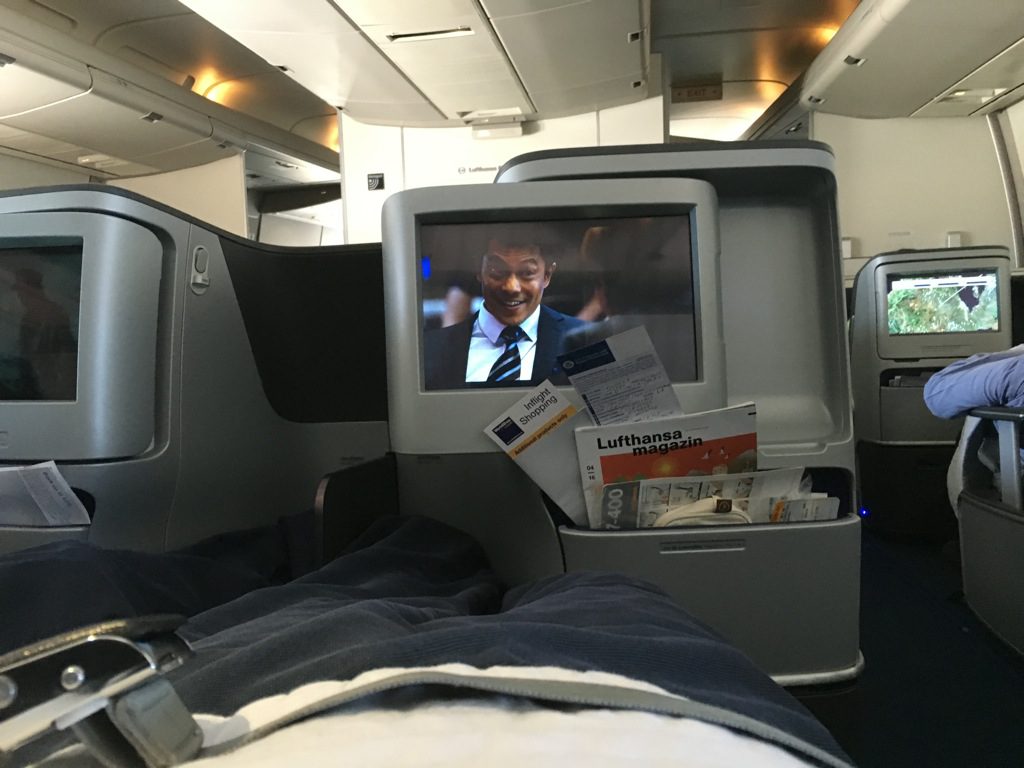 lufthansa-business-class-boeing-744-sea-35