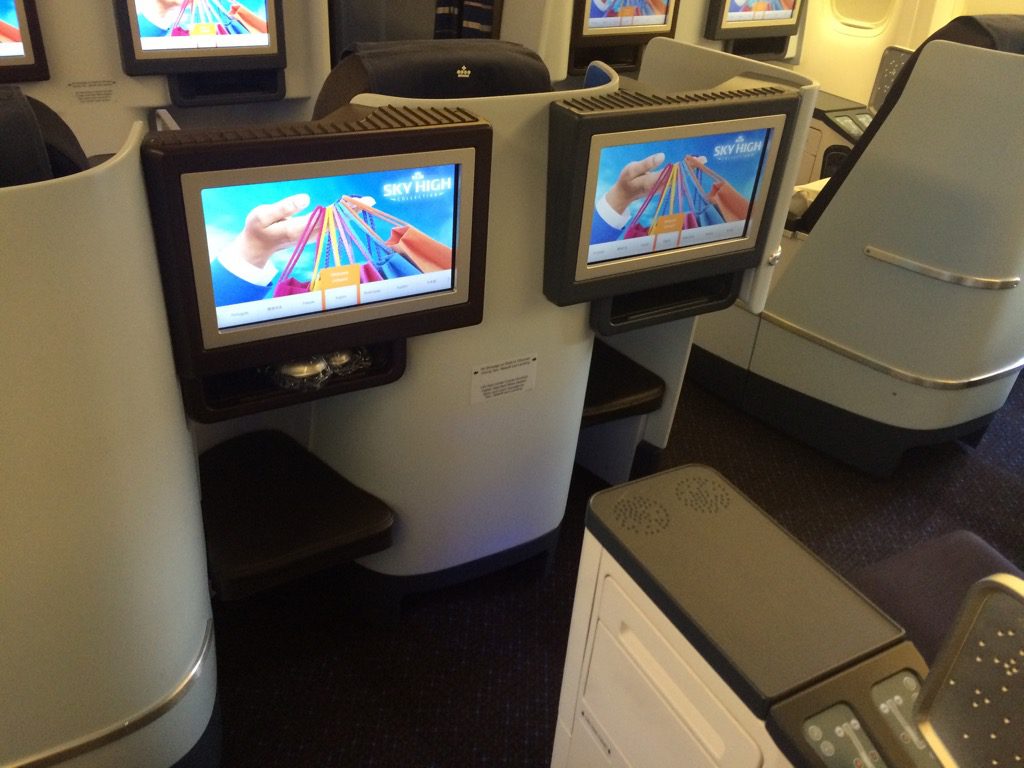 KLM Business Class Boeing 777-300er-10