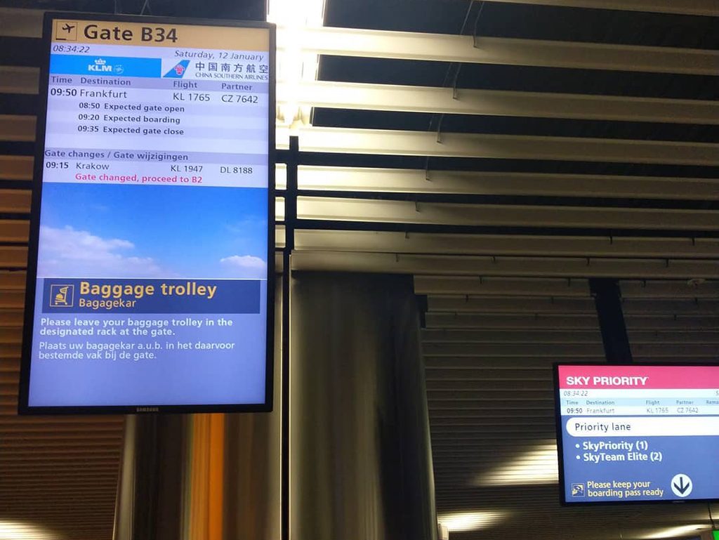 KLM Cityhopper Economy Class Embraer | Gate