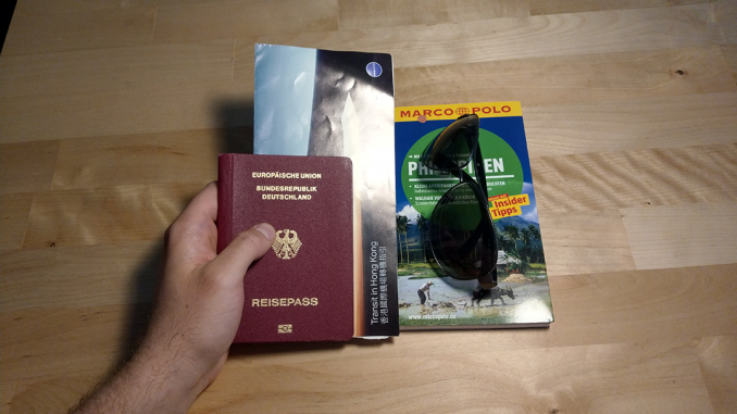 deutscher Pass mit Reiseführer