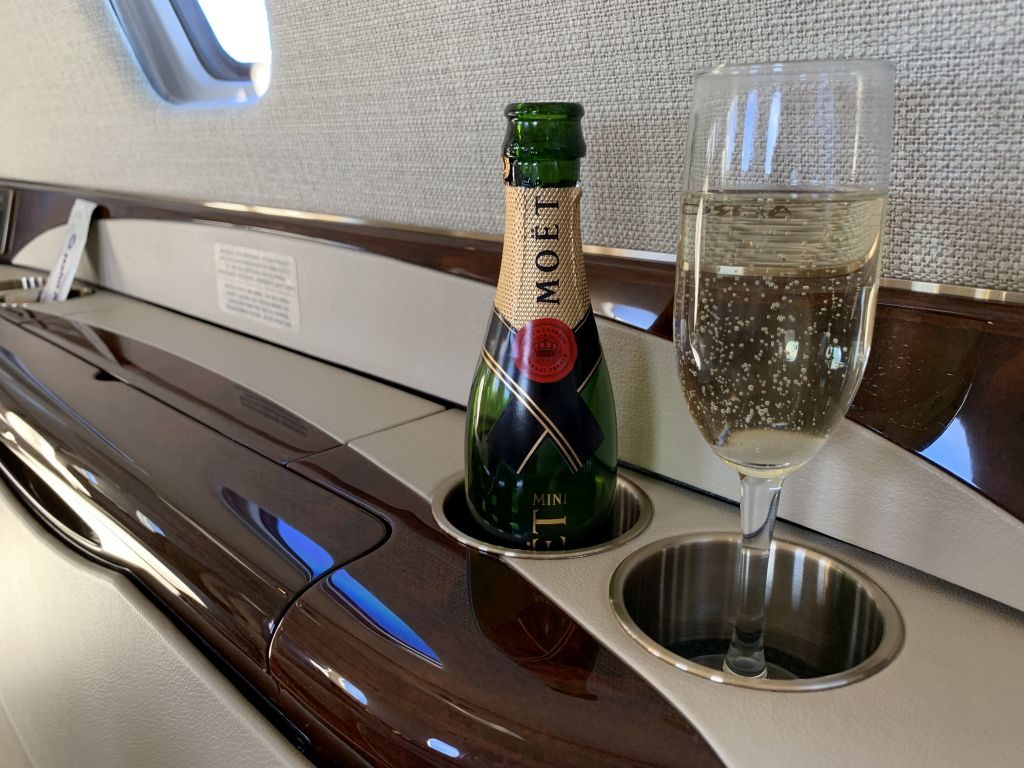 Champagner im Privatjet
