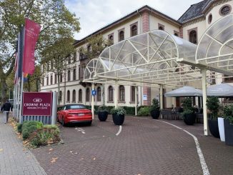 Crowne Plaza Heidelberg Hotel-Vorfahrt