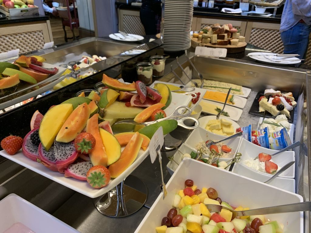Derag Living Hotel de Medici Düsseldorf Obst