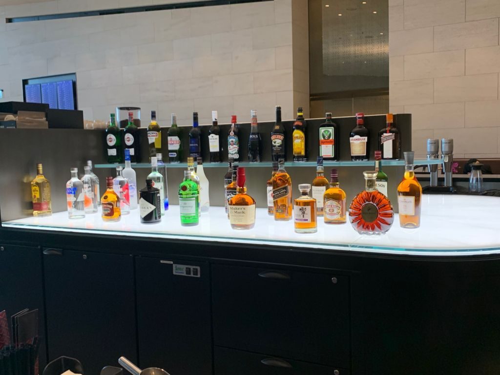 Qatar Airways Al Safwa Lounge bar