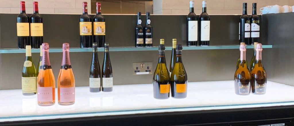 Qatar Airways Al Safwa Lounge Champagner und Wein