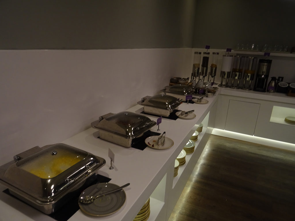YOTELAIR Landside | Frühstücksbuffet