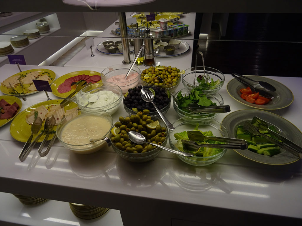 YOTELAIR Landside | Frühstücksbuffet