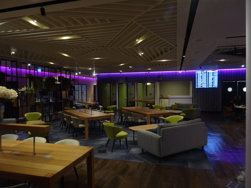 YOTELAIR Landside | Frühstücksbereich